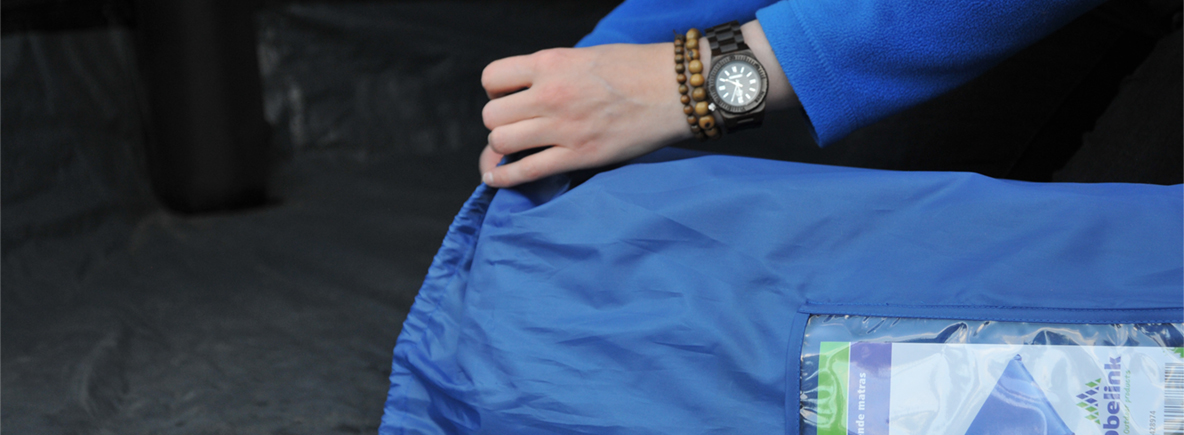 selbstaufblasende Schlafmatte aufbewahren 