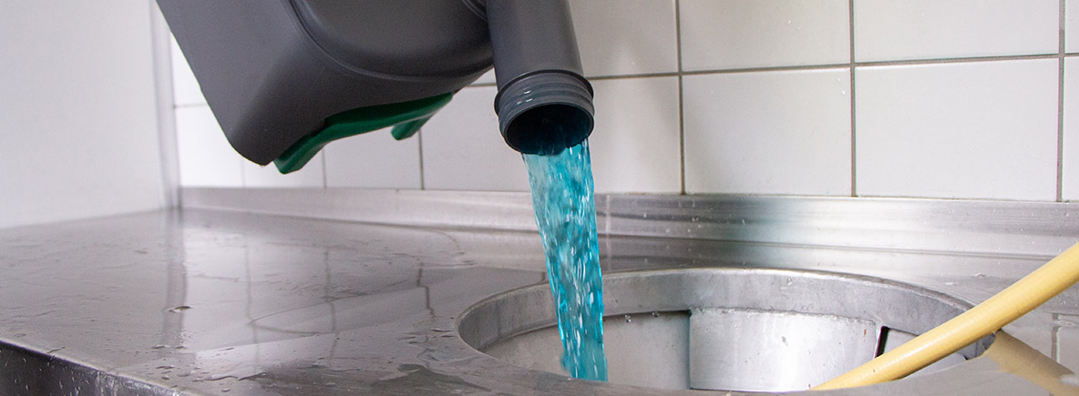 Fäkalientank chemischer Toilette entleeren