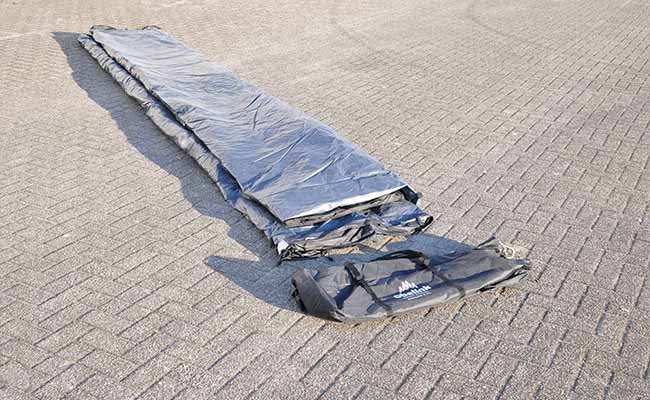 Zusammengefaltetes Zelttuch